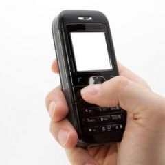 Imagem da notícia: Navegar no telemóvel antecipa vista cansada