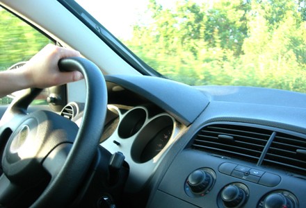 Imagem da notícia: Se conduzir, use óculos de sol!