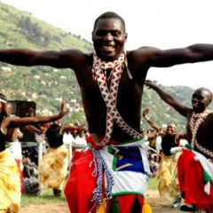 Imagem da notícia: Ruanda recebe milhares de óculos ajustáveis do Reino Unido