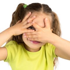 Imagem da notícia: Lente de contacto “especial” reduz progressão da miopia