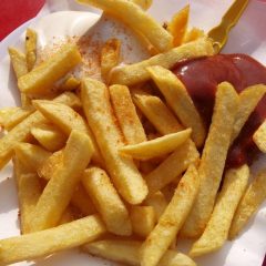 Imagem da notícia: Jovem fica cego por comer demasiada “comida de plástico”
