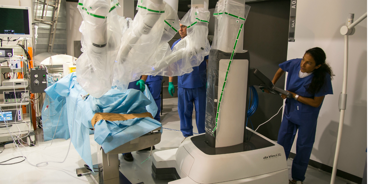 Imagem da notícia: Médicos juntam-se na UMinho para aprender cirurgia robótica
