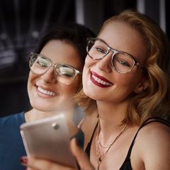 Imagem da notícia: Consumidores elegem qualidade das lentes Essilor