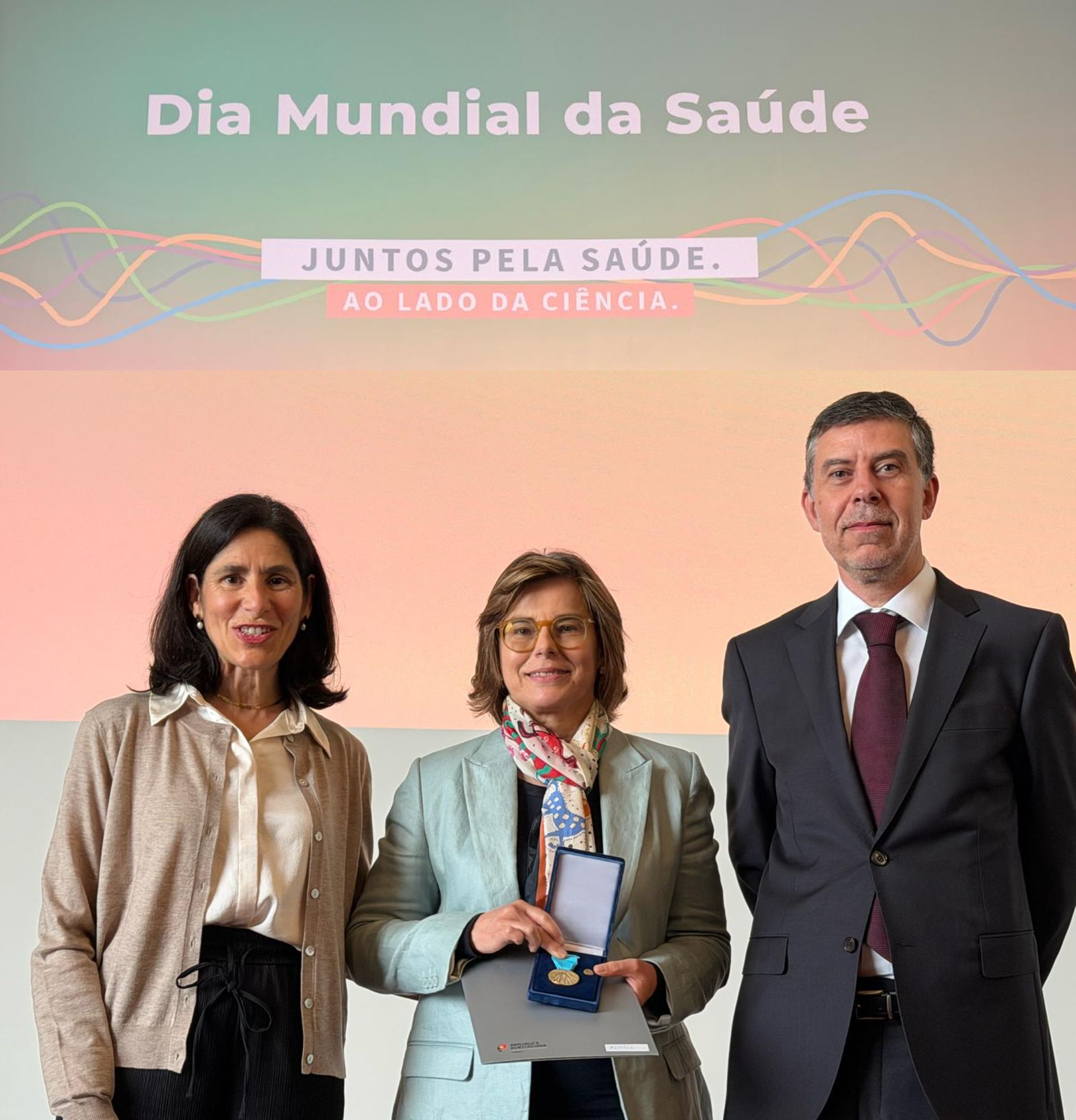 Imagem da notícia: AIBILI distinguida com Medalha de Serviços Distintos do Ministério da Saúde